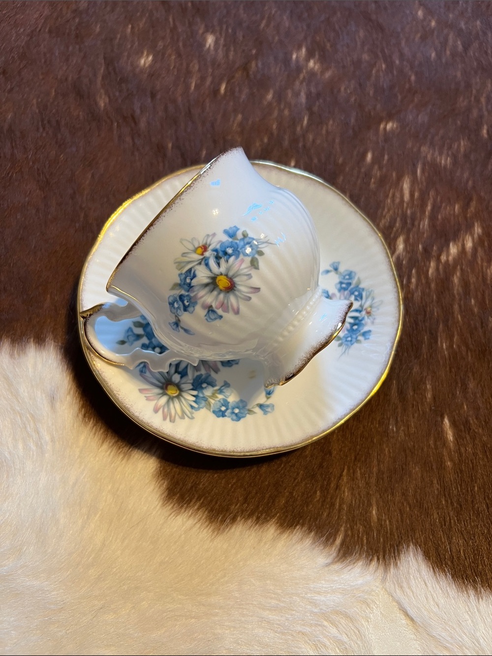 Vtg Elizabethan Fine Bone China Blue Forget-Me-Not & White Daisy Teacup & Saucer
